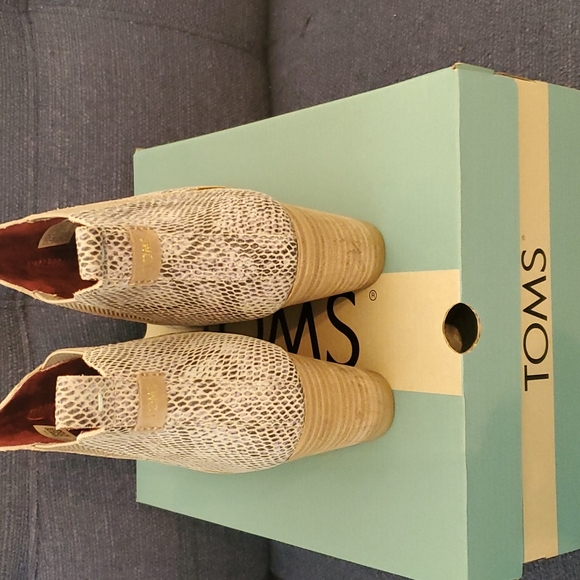 Booties - Picture 3 of 7